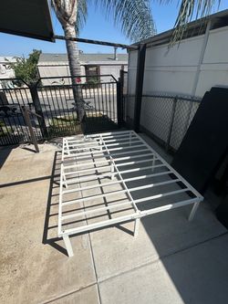 White twin bed frame