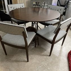 Dinner Table With 4 Chairs