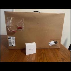 Unopened Alienware M18 r2 i9 14th gen 64 ram rtx4090 4tb ssd plus airpods pro brand new