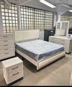 Queen Bedroom Set  Bed Dresser Mirror  Nightstand No Chest + queen mattress 899