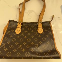 Authentic Louis Vuitton Vintage Monogram Cabas Mezzo, code SD1005, made in October 2005. 