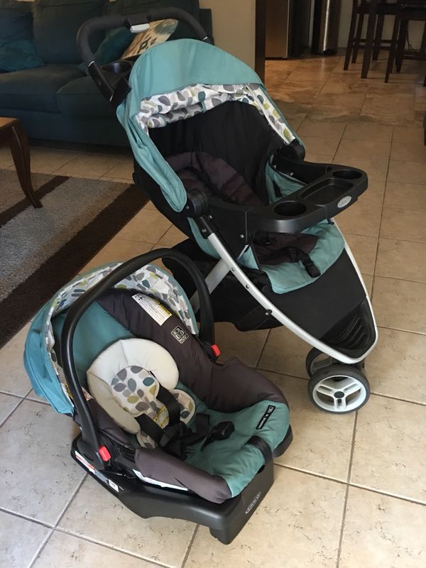 Graco pace click connect travel system in Boden for Sale