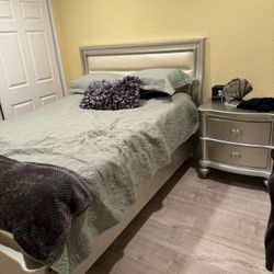 Queen Bedroom Set