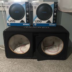 Two 12 Subs With Kicker Box Comp R