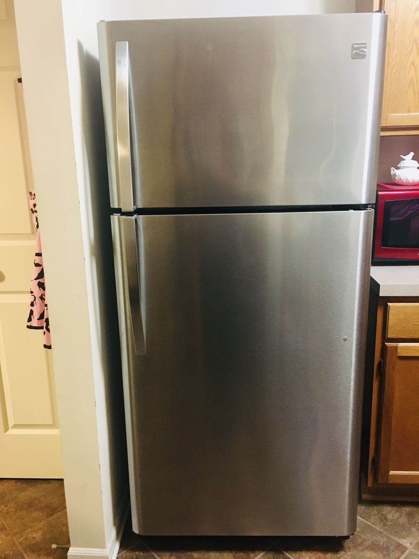 Kenmore Refrigerator Model AD18 (Good condition) for Sale in