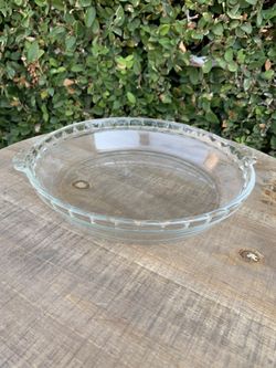 Vintage Pyrex pie dish