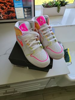 Air Jordan 1 Mids