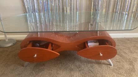Coffe table In good condition with 2 Storage