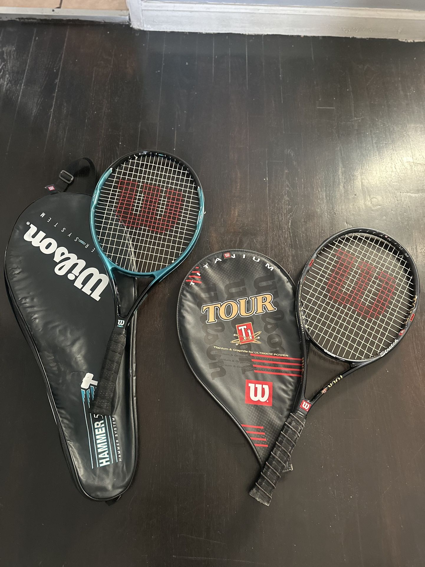 Set x2 Wilson Tennis Rackets With Protective Sleeves