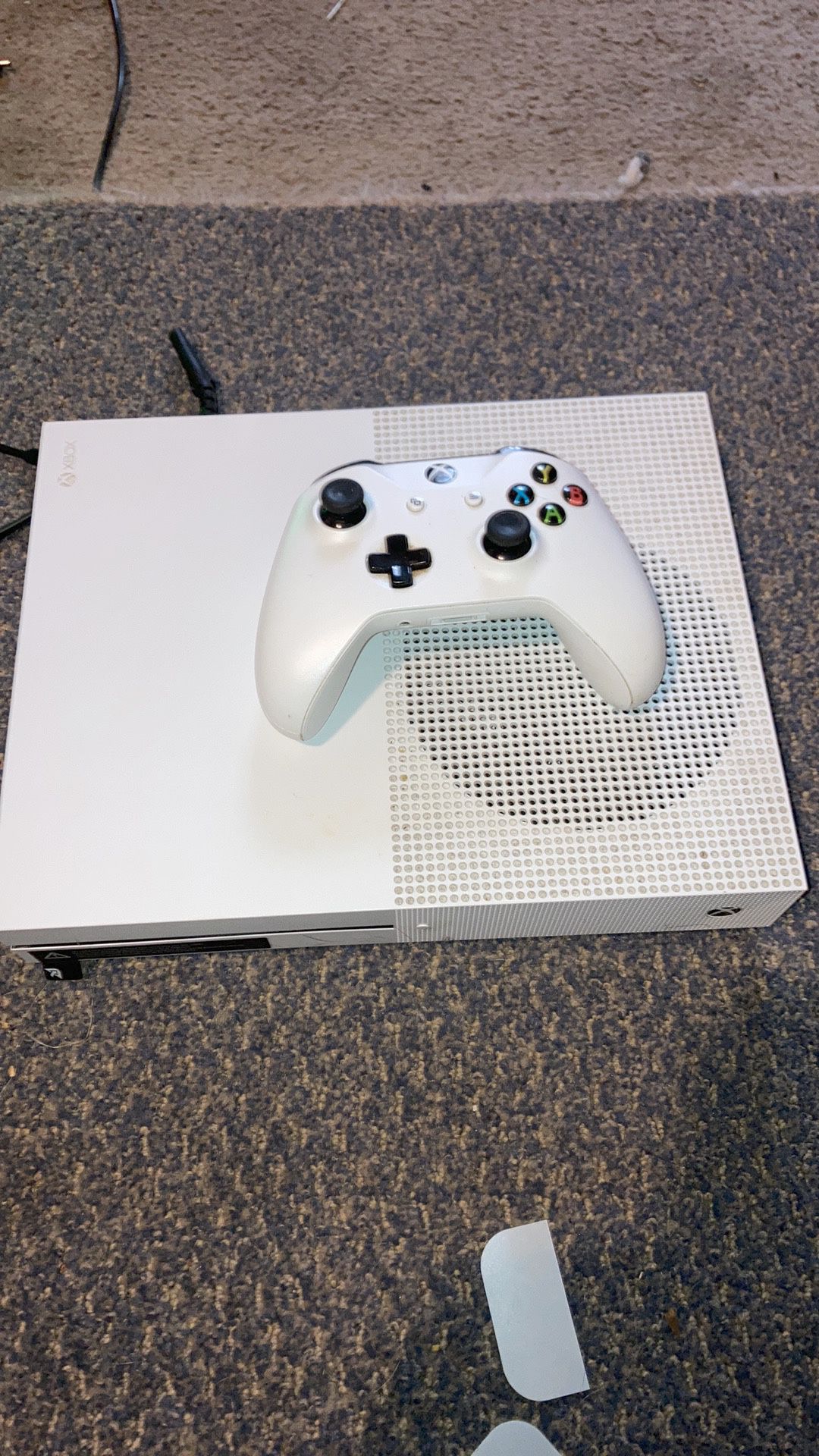 Microsoft Xbox One S 500gb w/ Controller