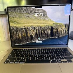 2023 13in MacBook Air Starlight