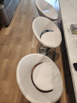 Crescent Piston Stool By Soho Concept