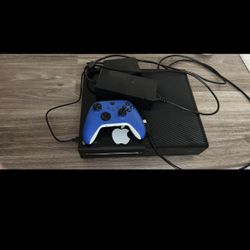 Xbox one first gen w/ 1 TB drive and controller