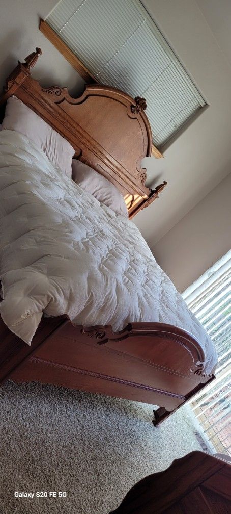 Lexington Victorian Collection Bedroom Set