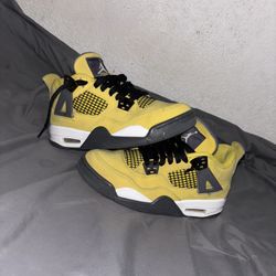 Jordan 4’s yellow lightings