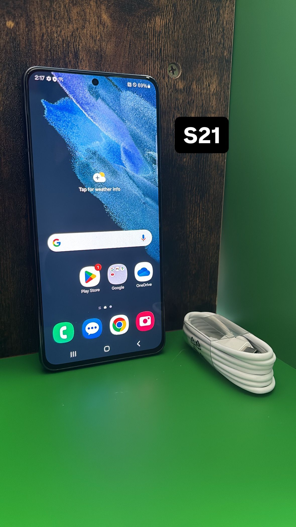 Samsung Galaxy S21 5g. Like New And Unlocked! No tax Free charger