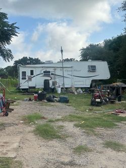 RV FREE - Atascosa county - 5th wheel
