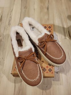 Brand new Skechers moccasin lined slippers 7.5