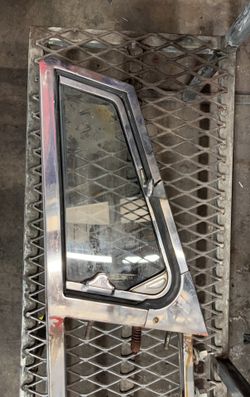 MGB Passenger vent window