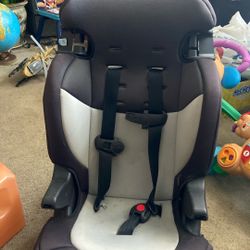 Safety Ist Toddler Car Seat Price 30$. Pick Up. E.  67th. and Grand View.  E.  Tacoma 
