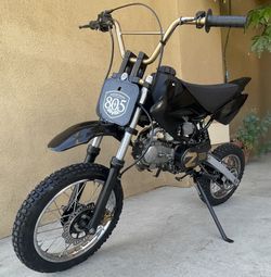 Pit bike