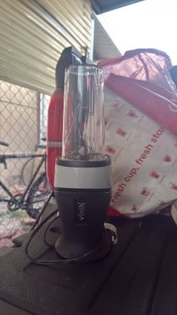Small Ninja blender with 2 cups