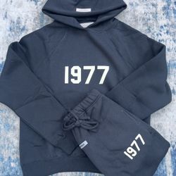 Black 1977 Fear of God Essentials Set – Iconic Streetwear, Brand New!