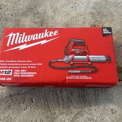 Milwaukee Grease Gun 