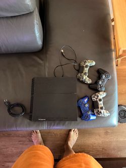 Sony PS4 Console with 4 Controllers