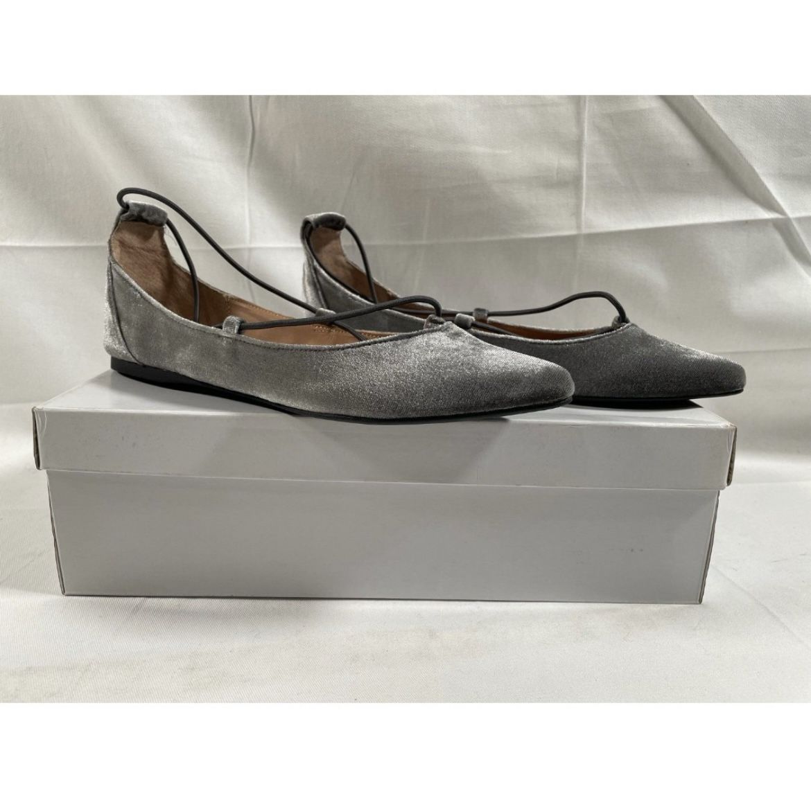 Brand New Steven Madden women bora flat grey velvet flat size 7.5 & 8