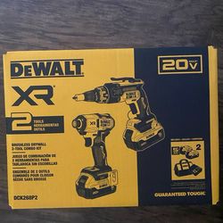Dewalt 20v drywall gun and impact driver 2 5ah batteries and bag and charger new/nuevos 250$