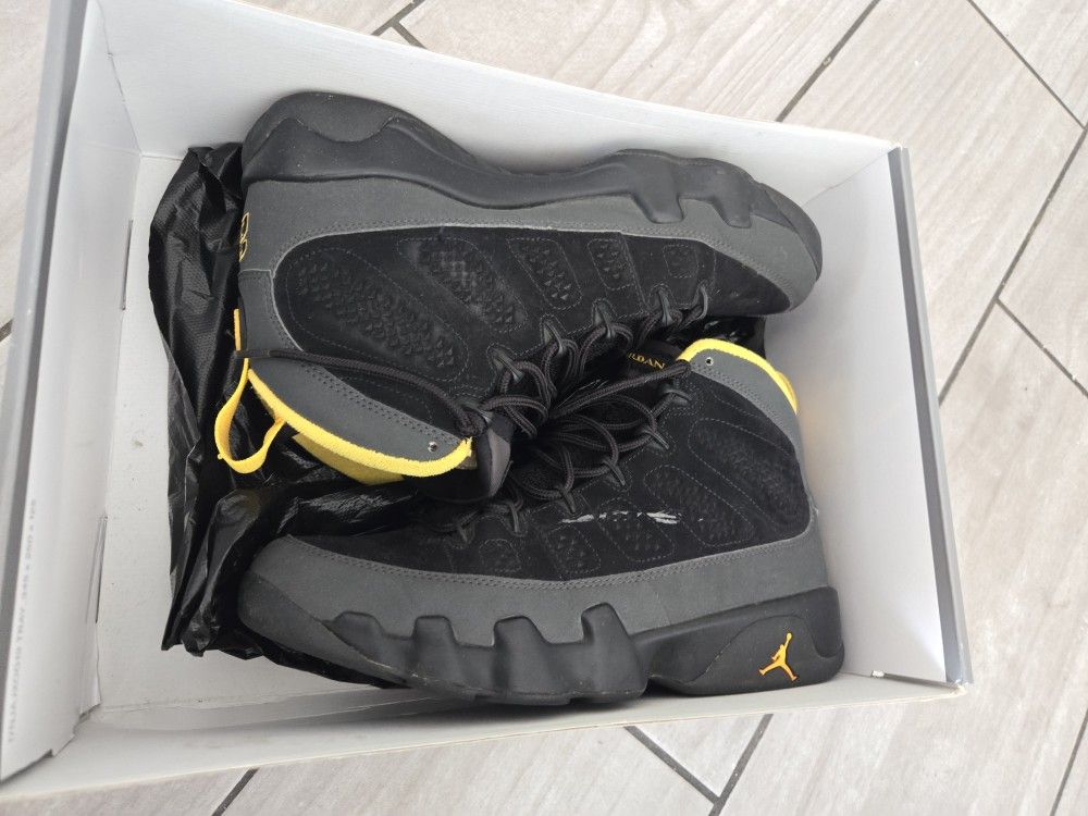 Air Jordan 9 Retro Black And Gold Used Size 8