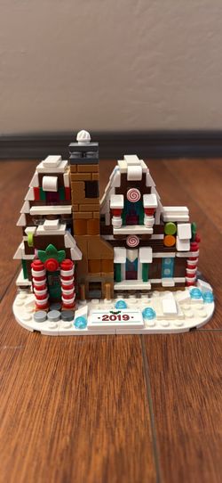2019 Lego Gingerbread House