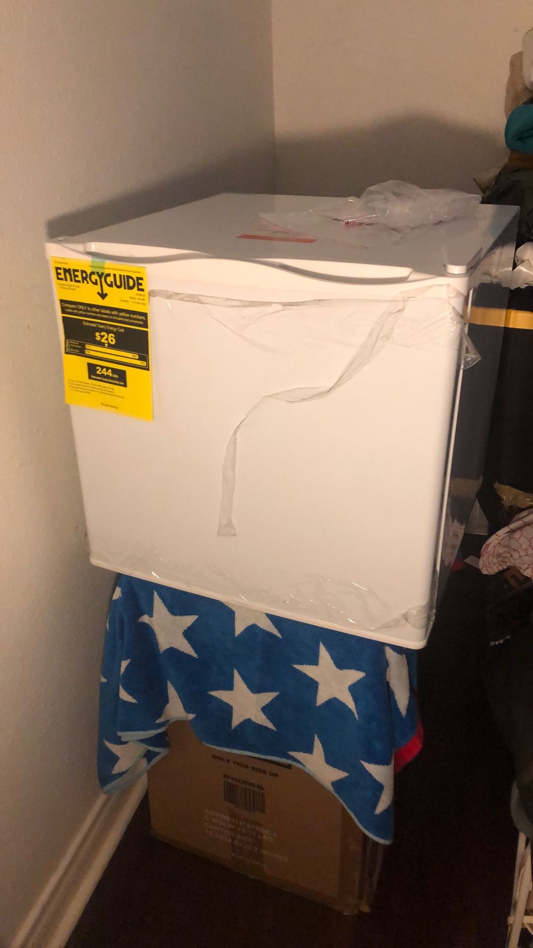 Mini Fridge/Mini Refrigerator