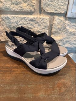 Womens 7.5 sandals