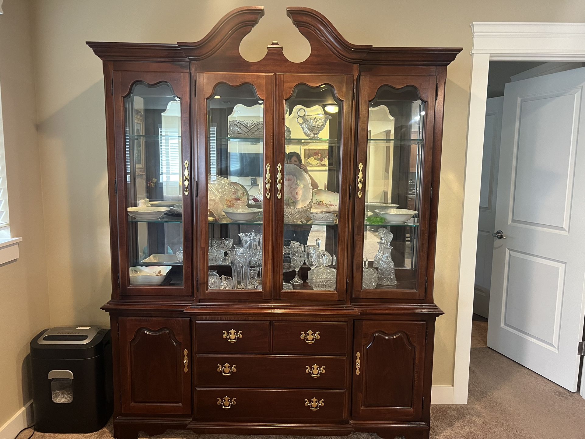 Thomasville China Cabinet