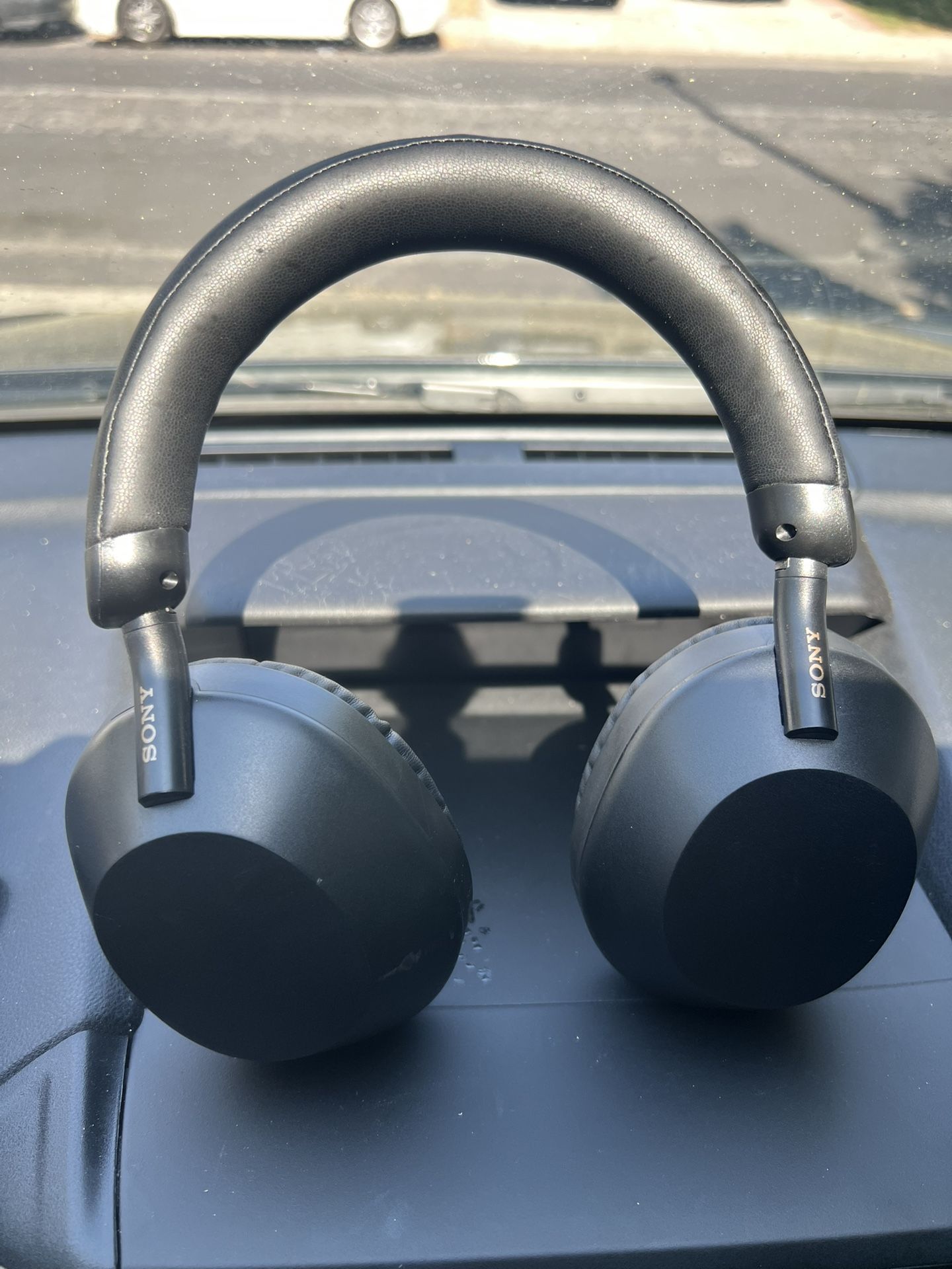 WIRELESS HEADPHONES