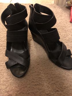 BCBG generation wedges size 8