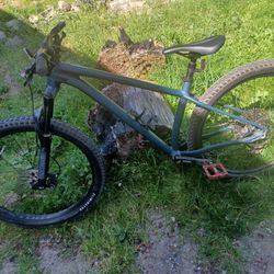 Specialized FUSE 29" 2022 w/pedals 