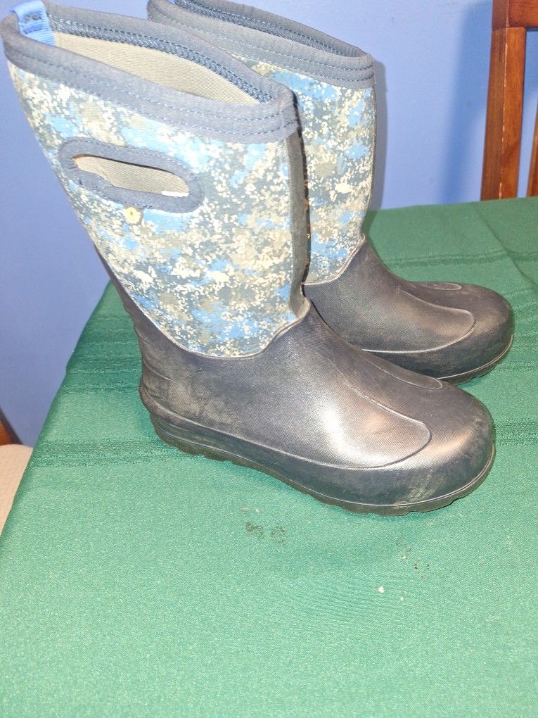 Bogs  Snow Boots Youth Size 5