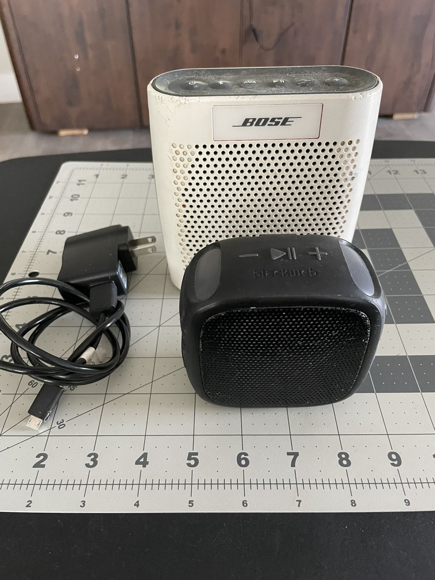 Lot of 2 Bluetooth Speakers Bose Soundlink Color & BlackWeb Keychain Speaker (Working)