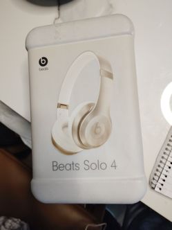 Brand new Beats by Dre solo 4