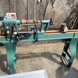 Grizzly G0462 - 16" x 46" Wood Lathe with DRO