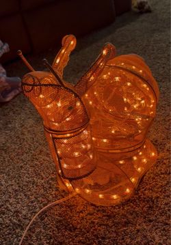 Light-Up Snail Mesh Wire Sculpture Decoration