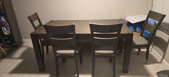 Comedor 4 sillas y banca