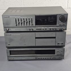 Mitsubishi Sound System PreAmp: M-PF3370, Amplifier: M-A4370, CD Player: M-C5320