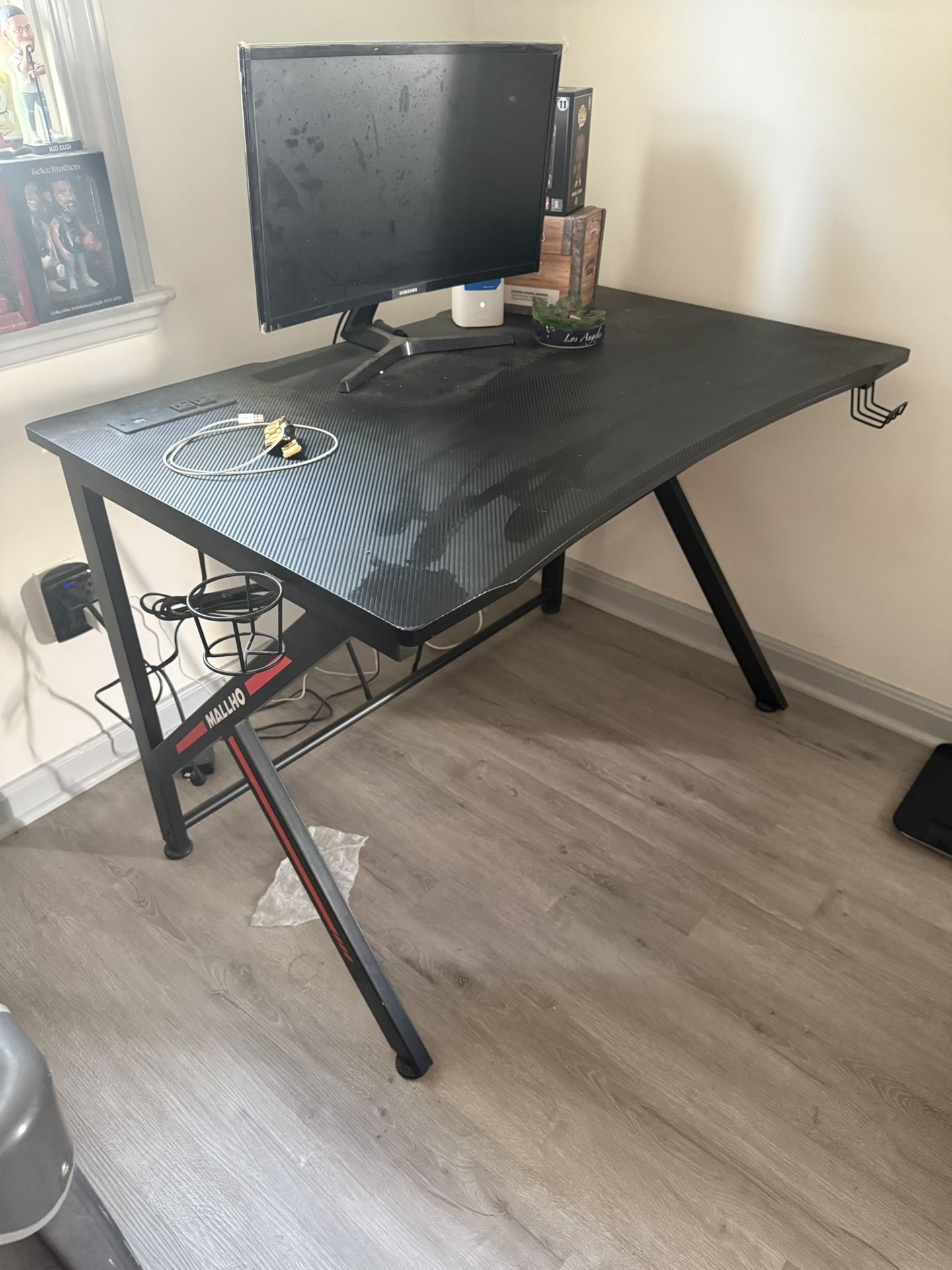 Samsun Gaming Monitor With Chair