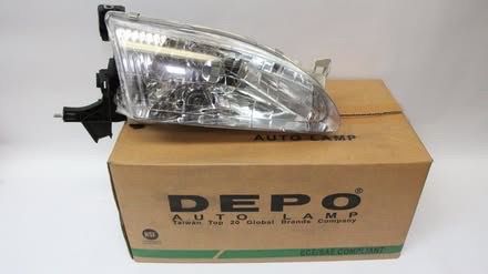 Depo Right Headlight For 1(contact info removed) Toyota Corolla (contact info removed)R