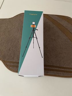 Vlogging Kit with Tripod and LED Light