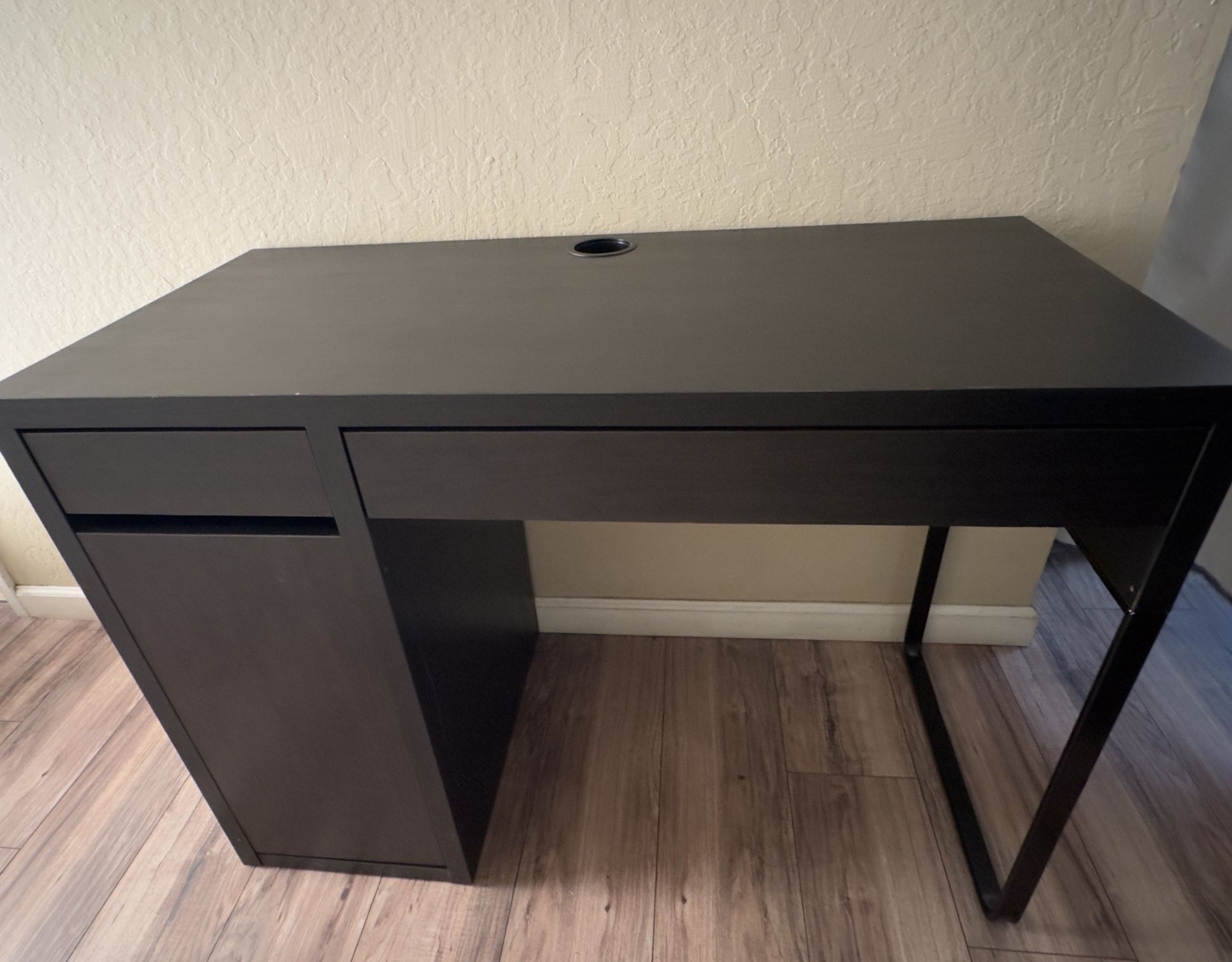 Desk- Black